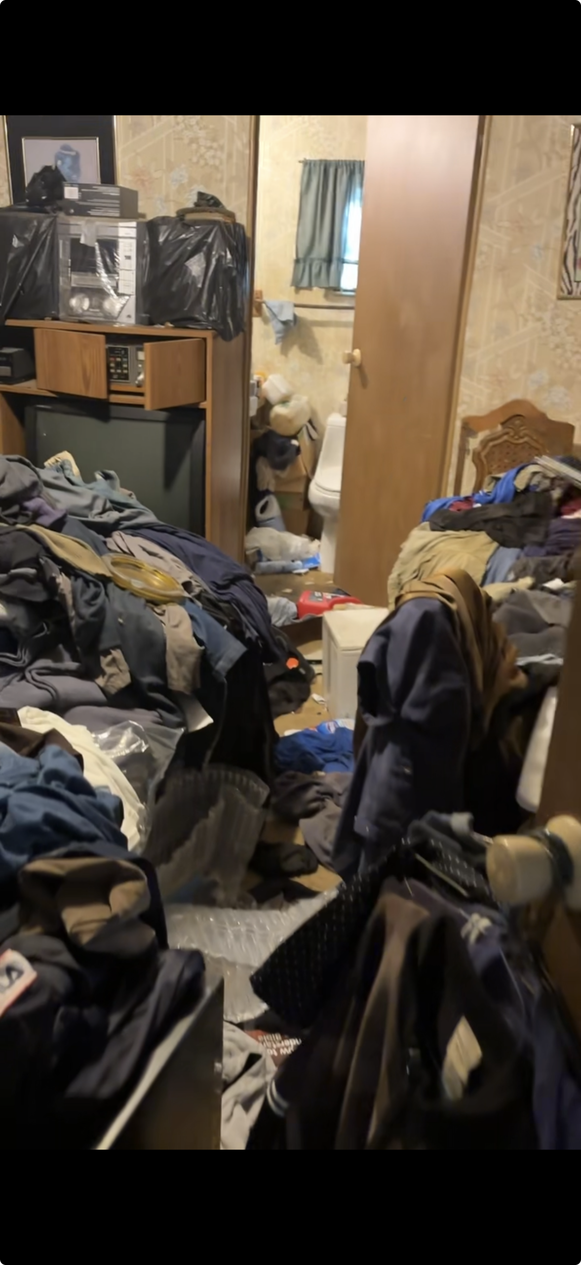 Home Bedroom before a contents-removal project by Extreme Hoarding Cleaners
