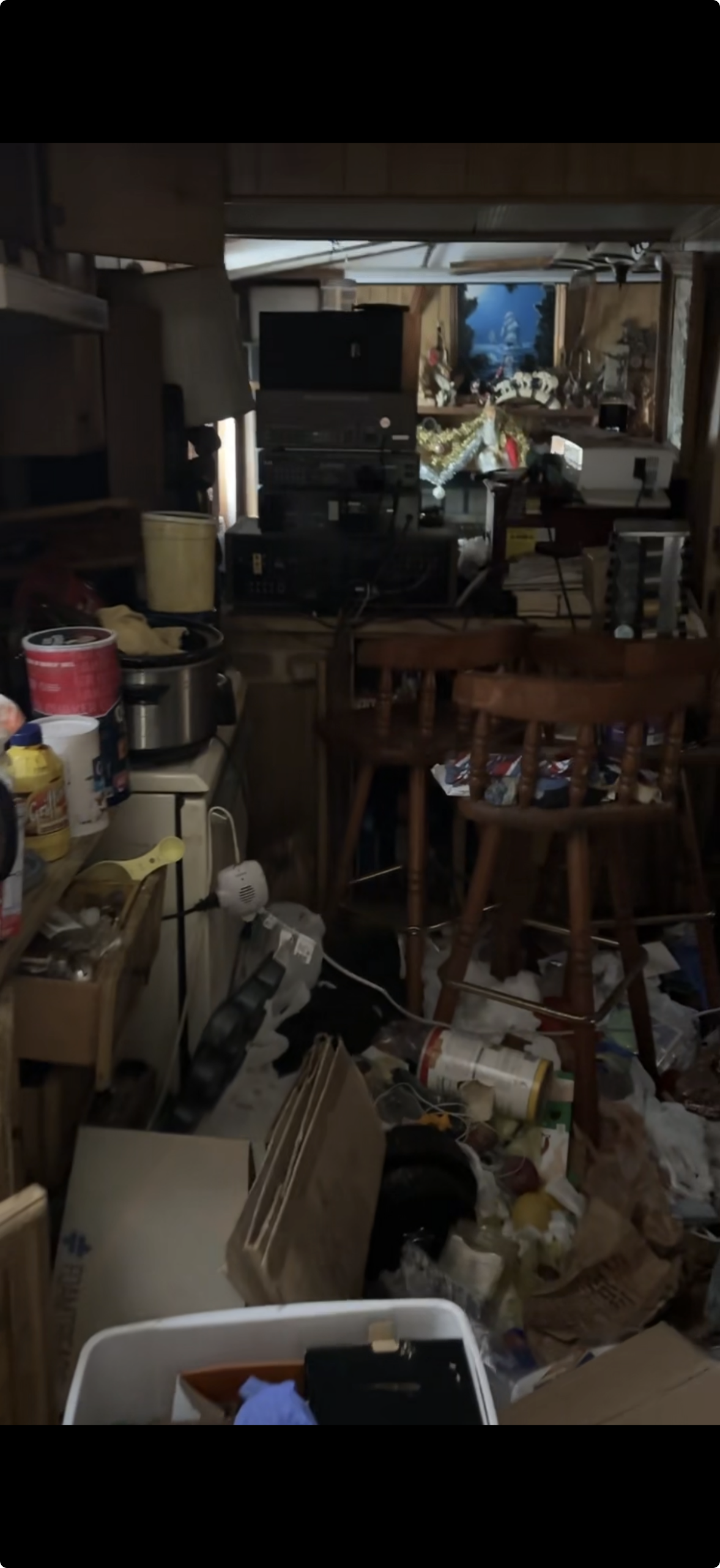 Home Kitchen before a contents-removal project by Extreme Hoarding Cleaners