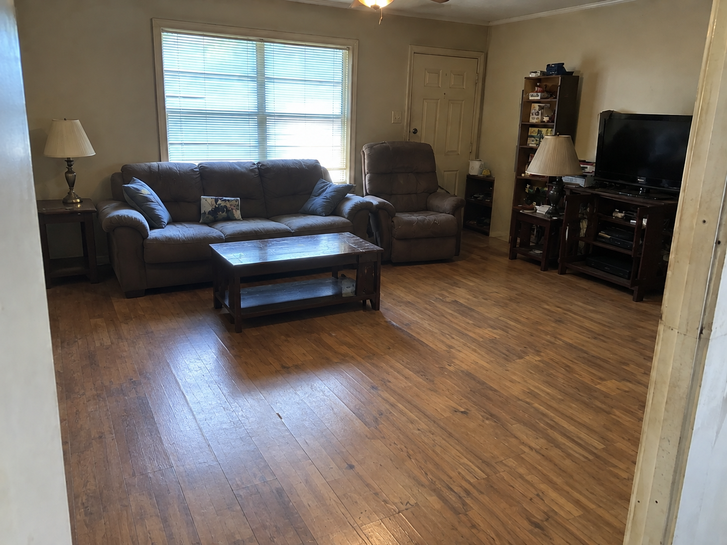 Same living room after professional cleanup by Extreme Hoarding Cleaners